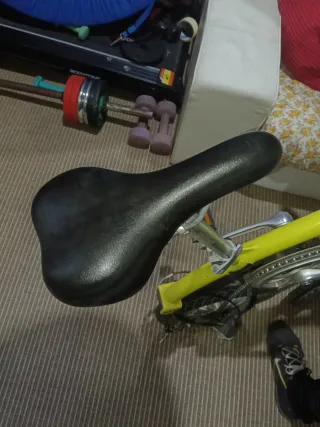 Bici plegable amarilla 
