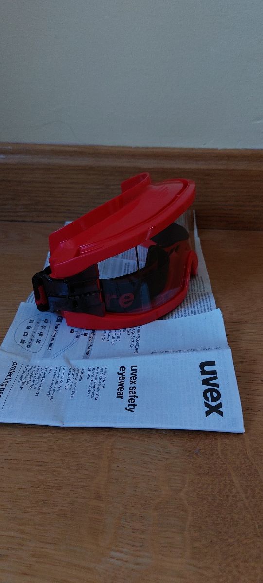 Gafas de seguridad UVEX rojas