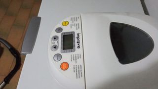 Macchina per il pane bianca