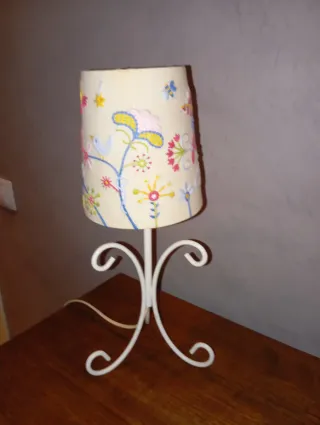 Lámpara de mesa Ikea floral