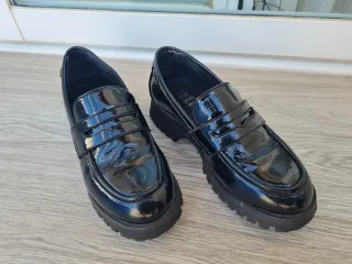 Zapatos charol Mustang niña T.36