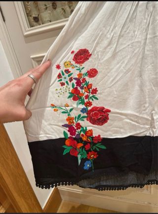 Camiseta Desigual bordada flores