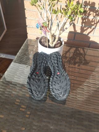 Zapatillas Salomon Montaña Negras Talla 42