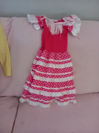 Traje de Sevillana rosa y blanco.Talla 2-6