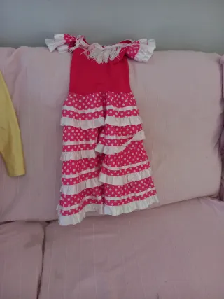 Traje de Sevillana rosa y blanco.Talla 2-6