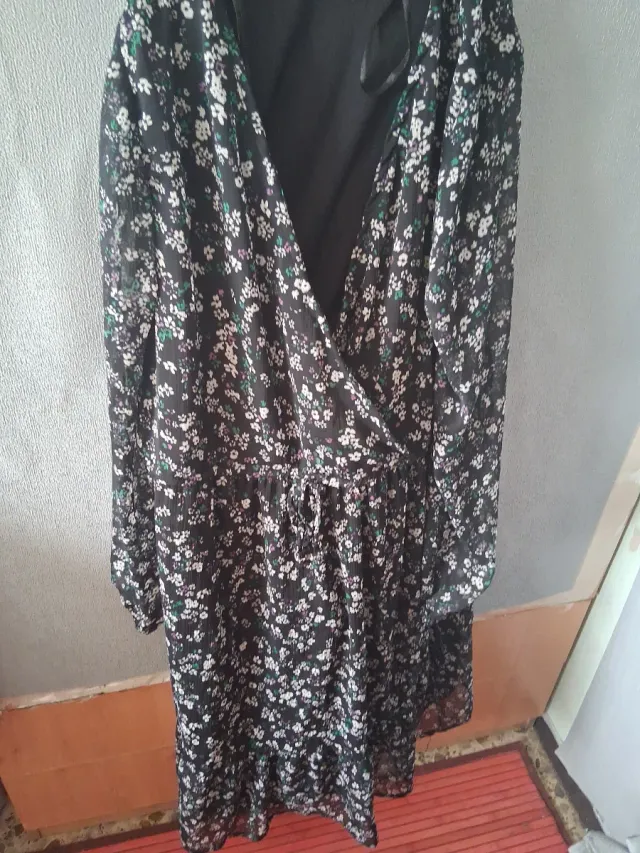 Vestido floral negro manga larga