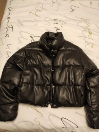 Chaqueta de mujer efecto piel Zara negra
