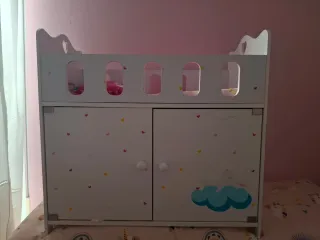 Conjunto de Cuna con almacenaje y armario.