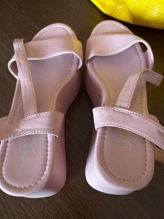 Sandalias rosas Talla 40.