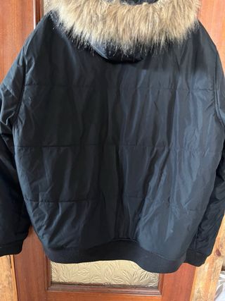 Abrigo Parka Negro con Capucha y Pelo