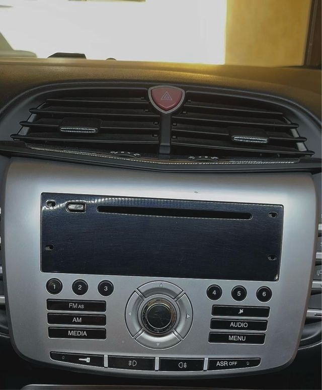 Instalación de radios CarPlay y Android auto.