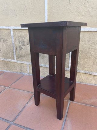 Mesita de madera con cajón y balda 