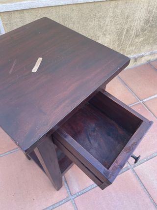 Mesita de madera con cajón y balda 