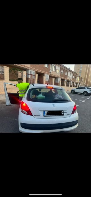 Peugeot 207 2014