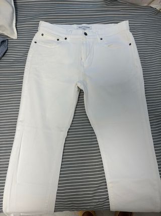 Pantalones blancos Amazon Essentials