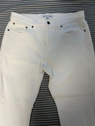Pantalones blancos Amazon Essentials