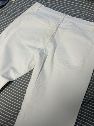 Pantalones blancos Amazon Essentials