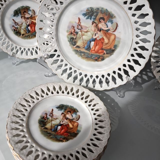 Set 7 Piatti Porcellana Traforata Decorati