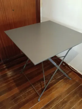 Mesa de aluminio moderna