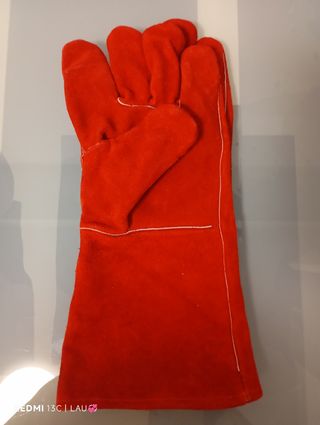 Guantes de soldador rojos