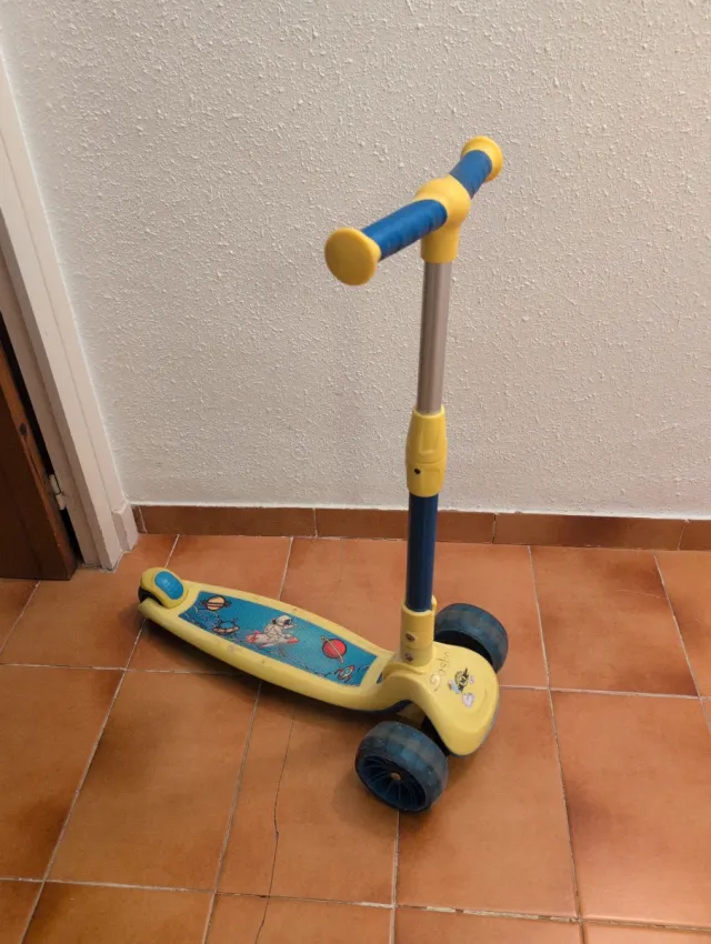 Patinete 3 Ruedas Amarillo Megawheels