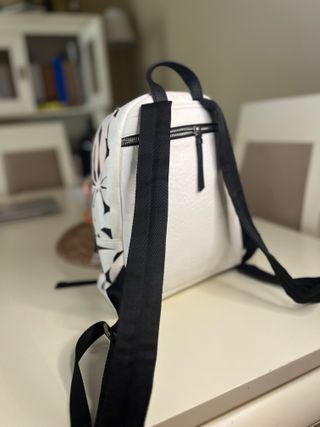 Mochila Desigual Flores Blanca y Negra
