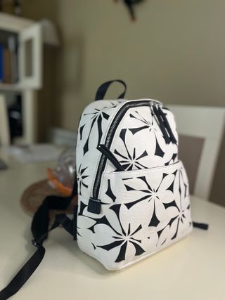Mochila Desigual Flores Blanca y Negra
