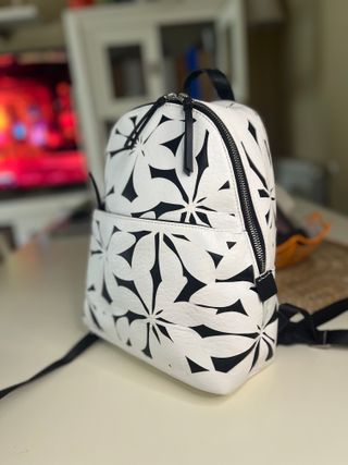 Mochila Desigual Flores Blanca y Negra