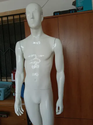 Maniquí hombre blanco