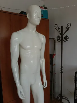 Maniquí hombre blanco