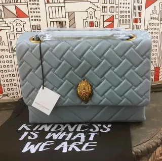 Bolso Kurt Geiger azul y dorado