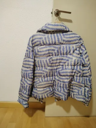 Anorak estampado azul y beige