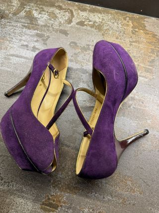 Zapatos de tacón Yves Saint Laurent morados