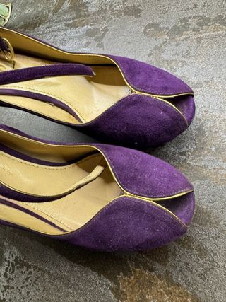 Zapatos de tacón Yves Saint Laurent morados