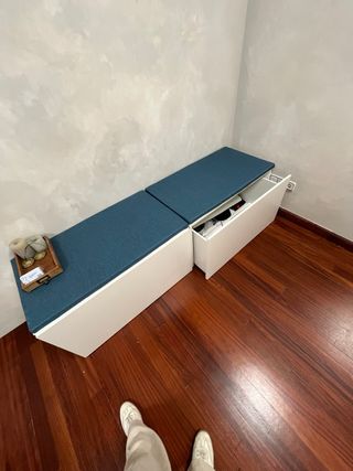 Bancos Smastad Ikea blanco con cojin azul