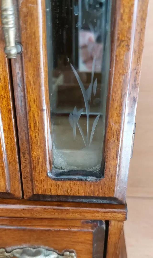 Portagioie in legno con vetri molati