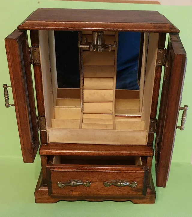 Portagioie in legno con vetri molati