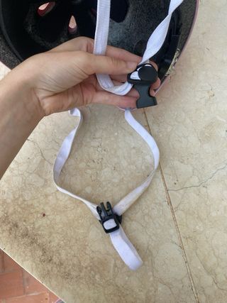 Casco de bicicleta rosa