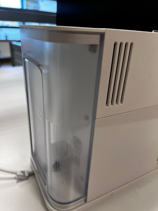 Cafetera Nespresso DeLonghi Lattissima One