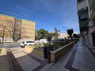 Local comercial en alquiler en Parque Mediterráneo - Santa Paula en Málaga