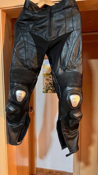 Chaqueta y pantalón de moto