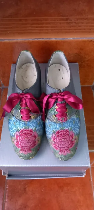 Traje de Fallera Niña 5-7 años,solo una puesta 