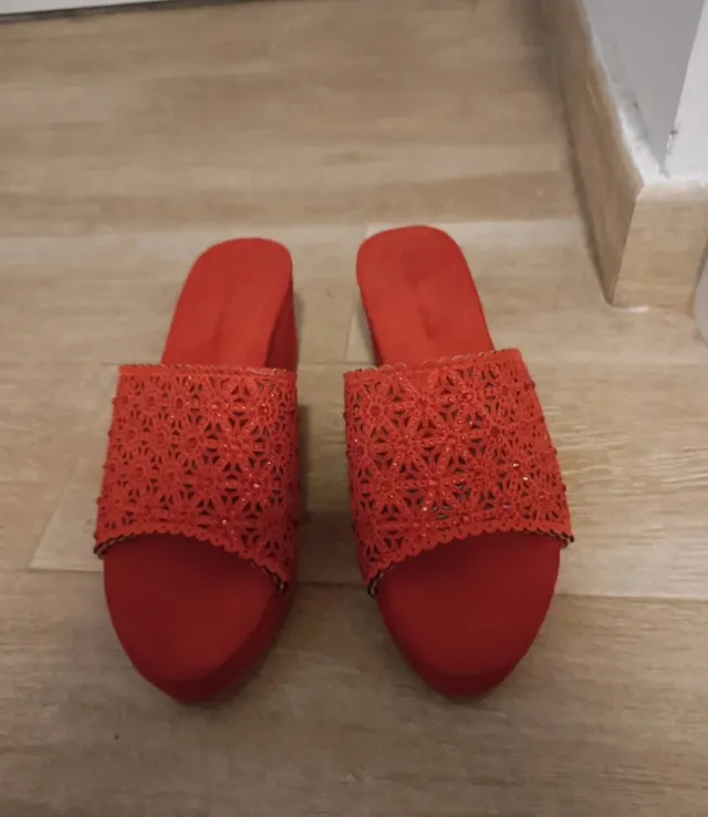 Zapatillas de cuña rojas