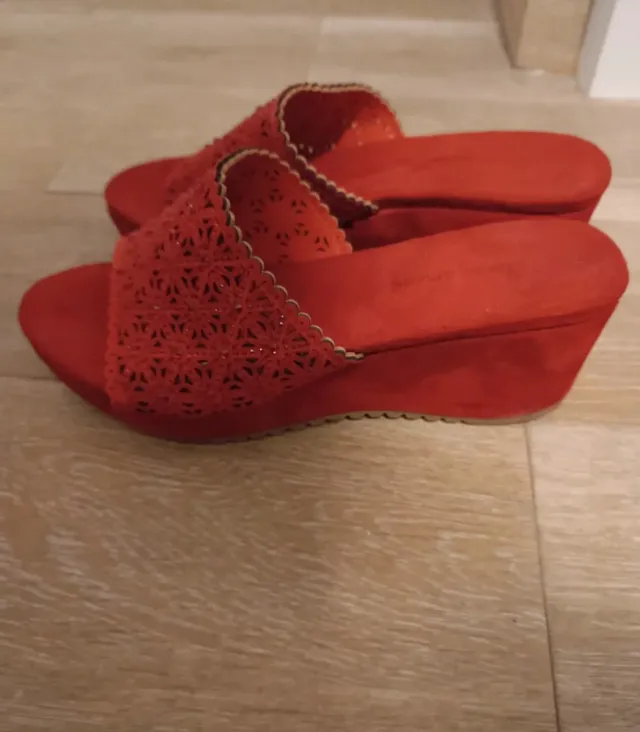 Zapatillas de cuña rojas