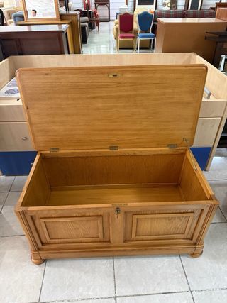 Baúl de madera maciza