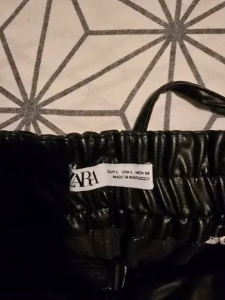 Pantalones anchos efecto piel negros