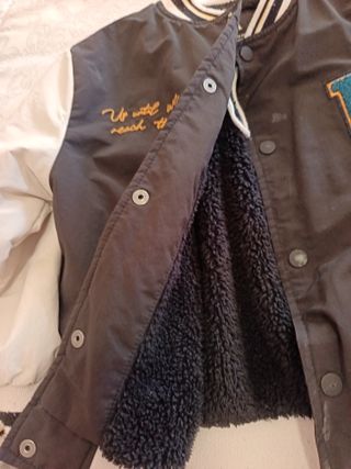 Chaqueta estilo universitario niño