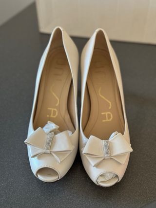 Zapatos Novia UNISA de piel, color blanco roto 