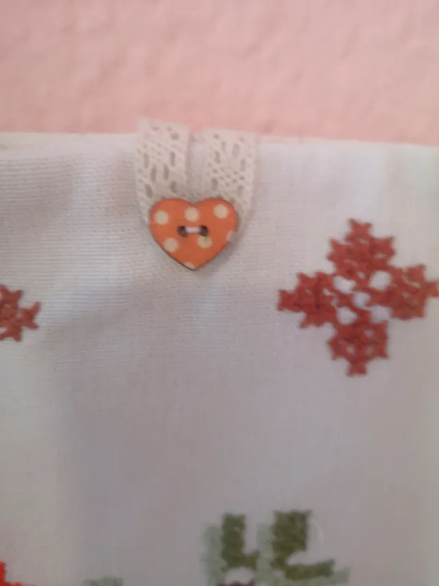 Funda libro o tablet bordada en punto de cruz