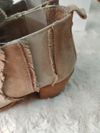Botines de piel beige y marrón